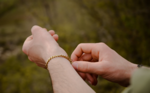 Why Men Shouldn't Wear Gold? Here are 3 Reasons from Religious to Medical Perspectives